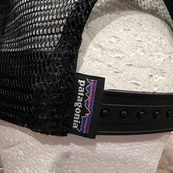 Patagonia Mens Black Patch Adjustable Snapback Trucker Hat Baseball Cap - Picture 6 of 7